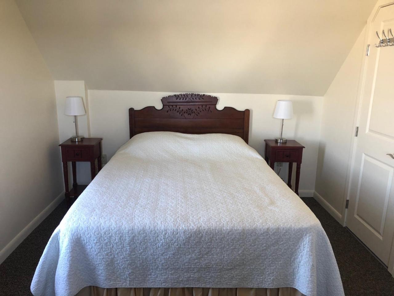מלון אוק בלאפס The Attleboro House מראה חיצוני תמונה